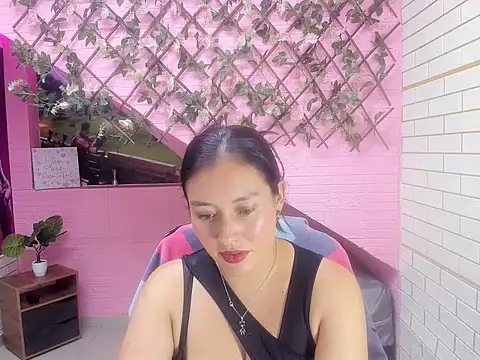 Snapshot of maurakloss303av chatting on December 20, 8:27 pm maurakloss303av online show from December 20, 8:27 pm