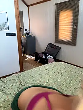 peachcindyy online show from December 18, 5:57 am