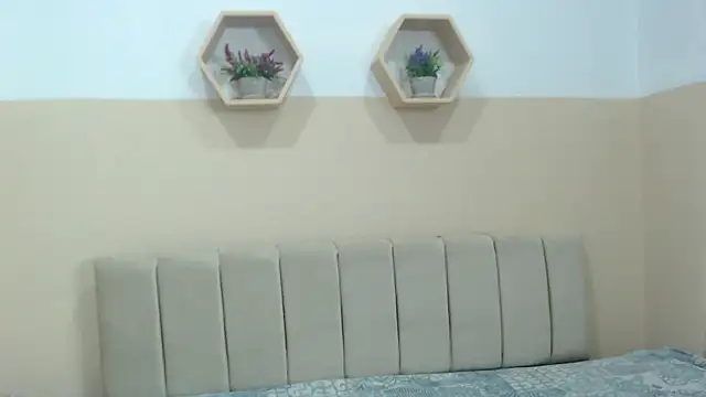 Snapshot of Charlothe_7 chatting on April 17, 3:48 pm Charlothe 7 online show from April 17, 3:48 pm