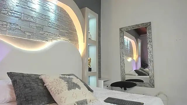 Snapshot of Valentino_moretti chatting on January 8, 1:13 pm Valentino moretti online show from January 8, 1:13 pm