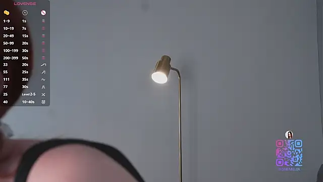 Snapshot of AmelieSeductress chatting on December 4, 1:20 pm AmelieSeductress online show from December 4, 1:20 pm