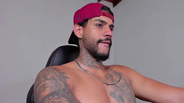 LuigiVitale 1 online show from January 8, 1:19 am