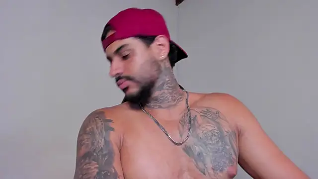 LuigiVitale 1 online show from January 10, 2:46 am