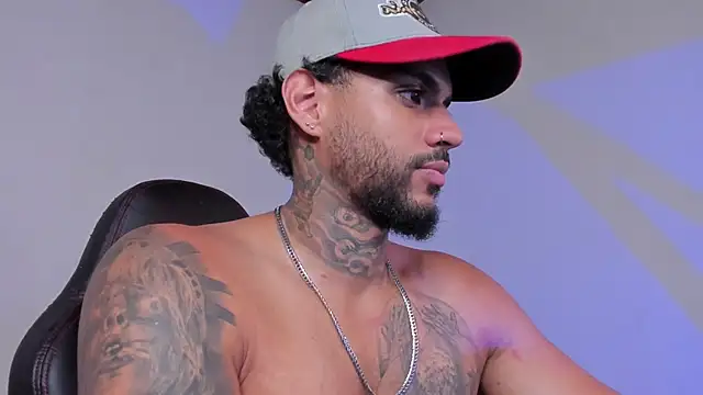 LuigiVitale 1 online show from February 4, 1:33 am