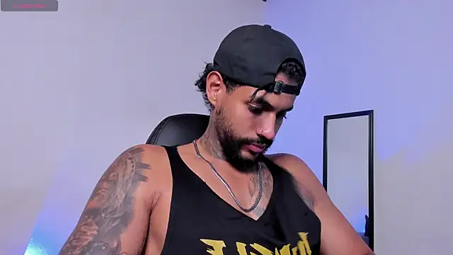LuigiVitale 1 online show from July 17, 1:34 am