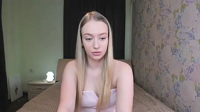 Snapshot of elldiana chatting on February 7, 7:01 am elldiana online show from February 7, 7:01 am