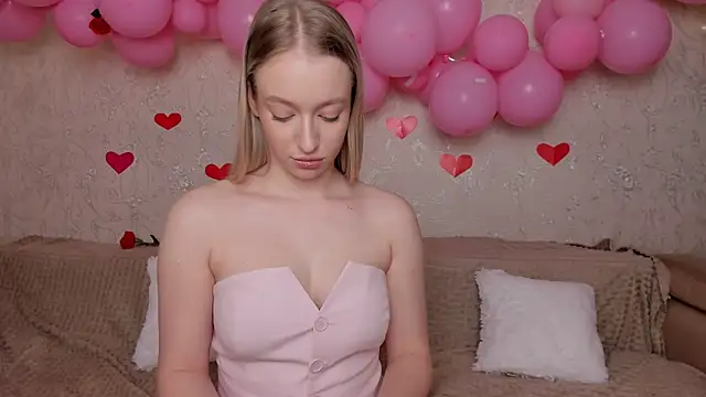 Snapshot of elldiana chatting on February 17, 6:43 am elldiana online show from February 17, 6:43 am