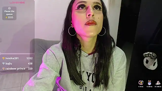 Isabella Hillss online show from July 3, 4:41 am