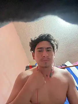 Snapshot of algila08 chatting on March 1, 7:32 am algila08 online show from March 1, 7:32 am