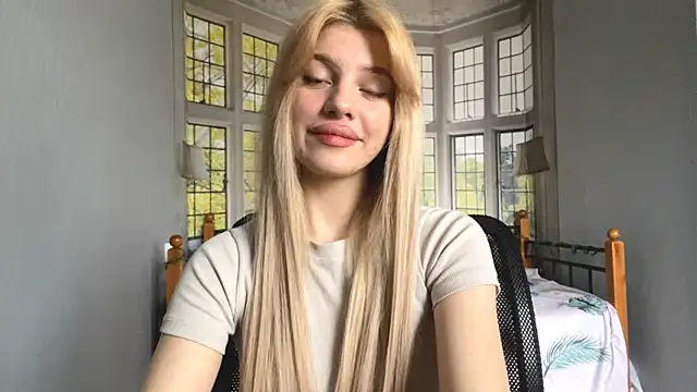 Snapshot of MarielleAdrien chatting on November 16, 7:25 am MarielleAdrien online show from November 16, 7:25 am