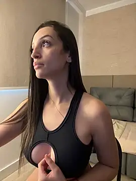 Snapshot of BelleRune chatting on March 1, 2:34 pm BelleRune online show from March 1, 2:34 pm