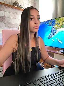 Snapshot of BelleRune chatting on September 18, 1:24 pm BelleRune online show from September 18, 1:24 pm