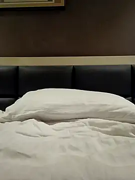 frolicme456 online show from November 18, 4:17 am