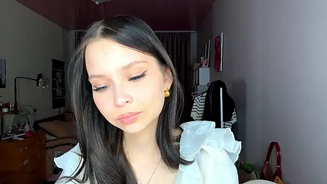 EmmaJonse online show from November 18, 12:31 pm