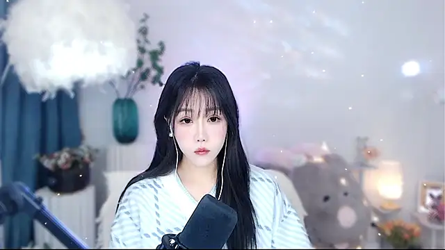 Laura 520 online show from November 22, 12:42 am