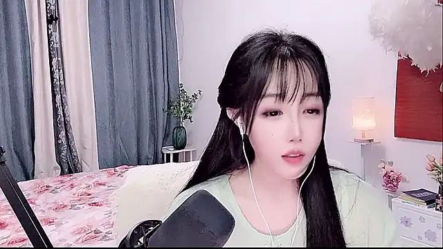 Laura 520 online show from June 3, 11:13 am