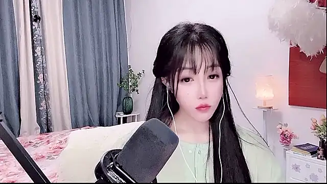 Laura 520 online show from June 3, 2:33 pm