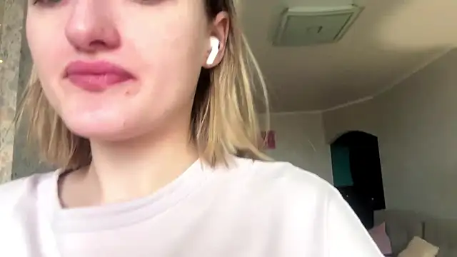 Emily lyy online show from December 2, 9:25 am