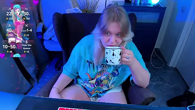 Snapshot of LouiseMous chatting on January 8, 12:13 am LouiseMous online show from January 8, 12:13 am