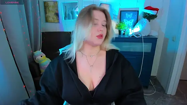 Snapshot of LouiseMous chatting on January 10, 9:52 pm LouiseMous online show from January 10, 9:52 pm