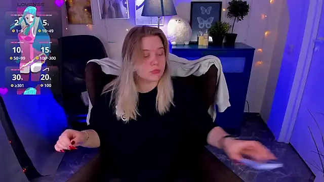 LouiseMous online show from February 5, 8:46 pm