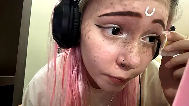 Snapshot of ChanteNovack chatting on November 17, 10:32 am ChanteNovack online show from November 17, 10:32 am