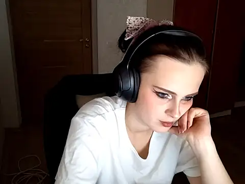 LouiseMarengo online show from November 25, 5:02 pm