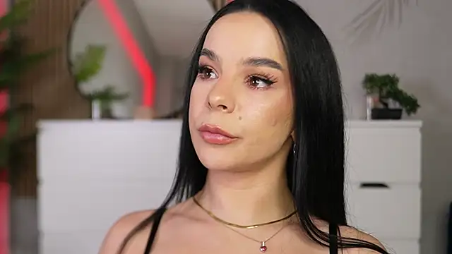 Snapshot of Miss_Denisse chatting on December 18, 8:37 pm Miss Denisse online show from December 18, 8:37 pm