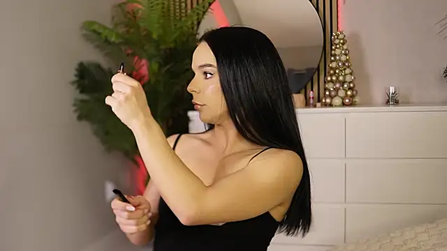 Snapshot of Miss_Denisse chatting on January 5, 8:56 pm Miss Denisse online show from January 5, 8:56 pm