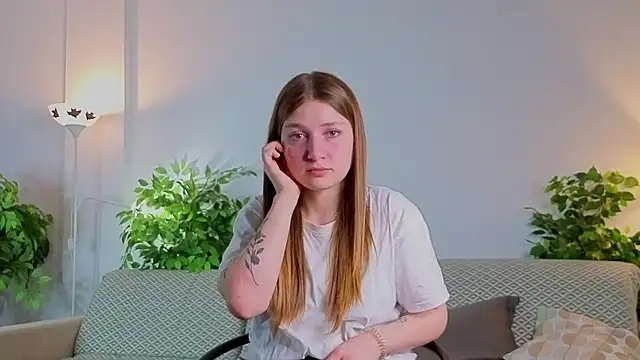 Snapshot of LesaFeldker chatting on November 27, 1:18 am LesaFeldker online show from November 27, 1:18 am