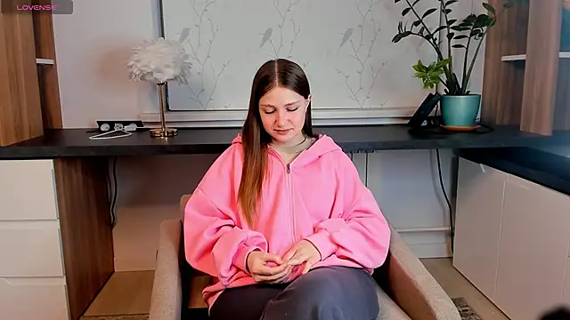 Snapshot of LesaFeldker chatting on December 4, 1:04 am LesaFeldker online show from December 4, 1:04 am