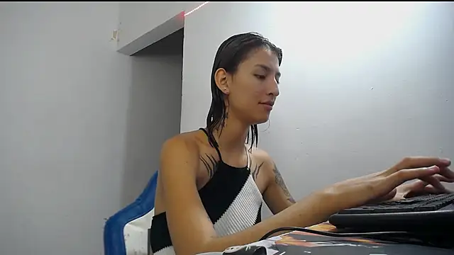 Hot play18 online show from February 19, 9:33 pm