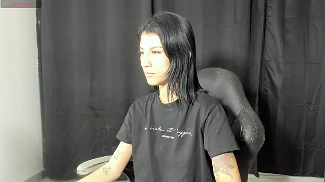 Hot play18 online show from April 18, 6:01 pm