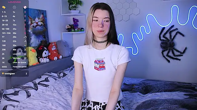 Snapshot of Emmie_shy chatting on February 8, 11:35 am Emmie shy online show from February 8, 11:35 am