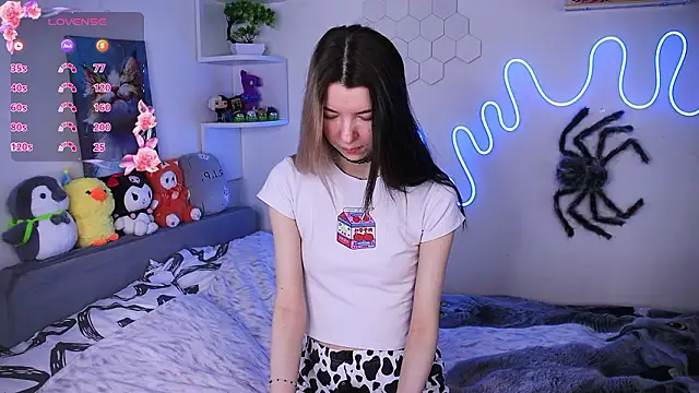 Snapshot of Emmie_shy chatting on February 27, 10:59 am Emmie shy online show from February 27, 10:59 am