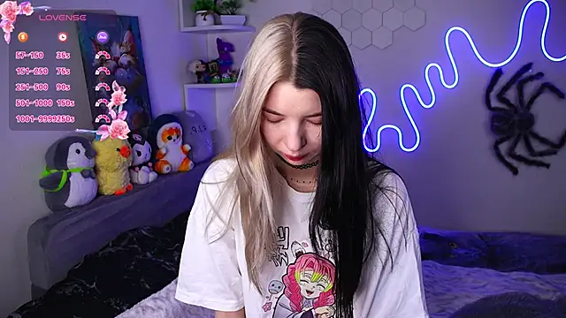 Emmie shy online show from April 10, 8:46 pm