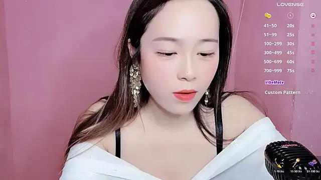 Snapshot of Amelia-12301 chatting on November 22, 2:05 pm Amelia-12301 online show from November 22, 2:05 pm