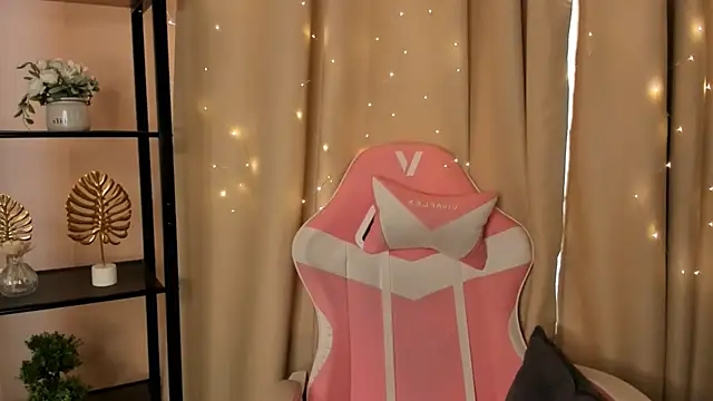 Snapshot of ArdisCiolli chatting on November 15, 10:01 am ArdisCiolli online show from November 15, 10:01 am