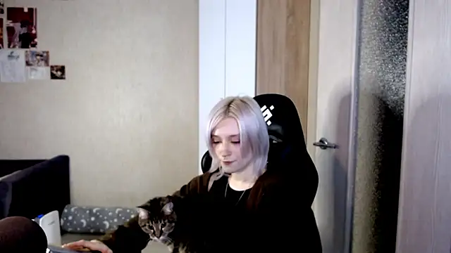 SophiaLur online show from December 5, 3:52 pm