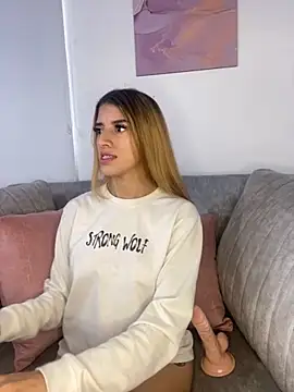 Snapshot of zoepink_1 chatting on December 3, 1:31 pm zoepink 1 online show from December 3, 1:31 pm