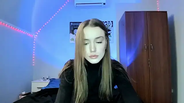 Snapshot of tinyglow chatting on December 15, 2:27 am tinyglow online show from December 15, 2:27 am