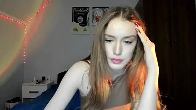 Snapshot of tinyglow chatting on December 17, 12:05 am tinyglow online show from December 17, 12:05 am