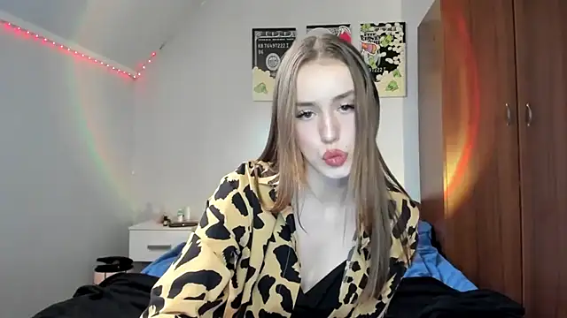 tinyglow online show from January 14, 7:52 pm