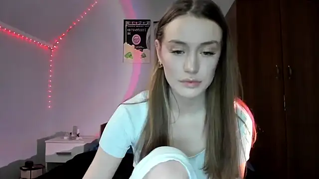 tinyglow online show from March 9, 9:30 pm