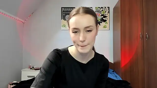 Snapshot of tinyglow chatting on April 26, 2:37 pm tinyglow online show from April 26, 2:37 pm