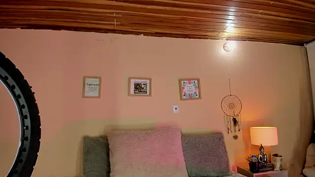 Snapshot of aghata_jackson_ chatting on November 28, 1:25 pm aghata jackson online show from November 28, 1:25 pm