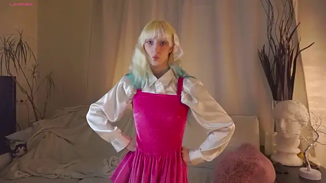 Snapshot of BeverlyWahoske chatting on November 14, 9:13 pm BeverlyWahoske online show from November 14, 9:13 pm