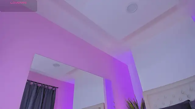 Snapshot of violeta_santanna chatting on February 20, 10:10 pm violeta santanna online show from February 20, 10:10 pm