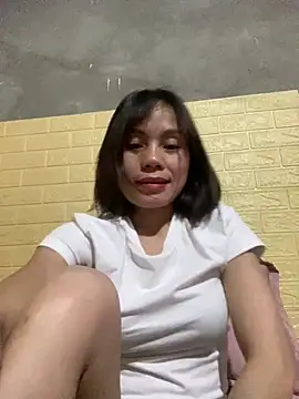 Trangbabylove online show from April 10, 1:27 pm