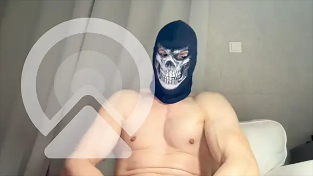 Snapshot of Luna_MaskedMan chatting on May 5, 7:00 pm Luna MaskedMan online show from May 5, 7:00 pm